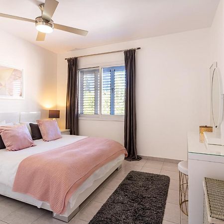 Summer Breeze Holiday Apartment With Pool Paphos Eksteriør bilde