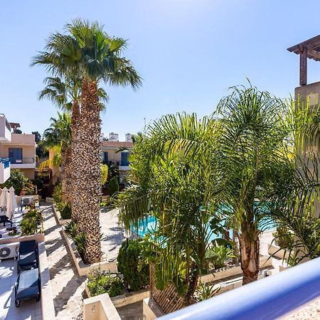 Summer Breeze Holiday Apartment With Pool Paphos Eksteriør bilde