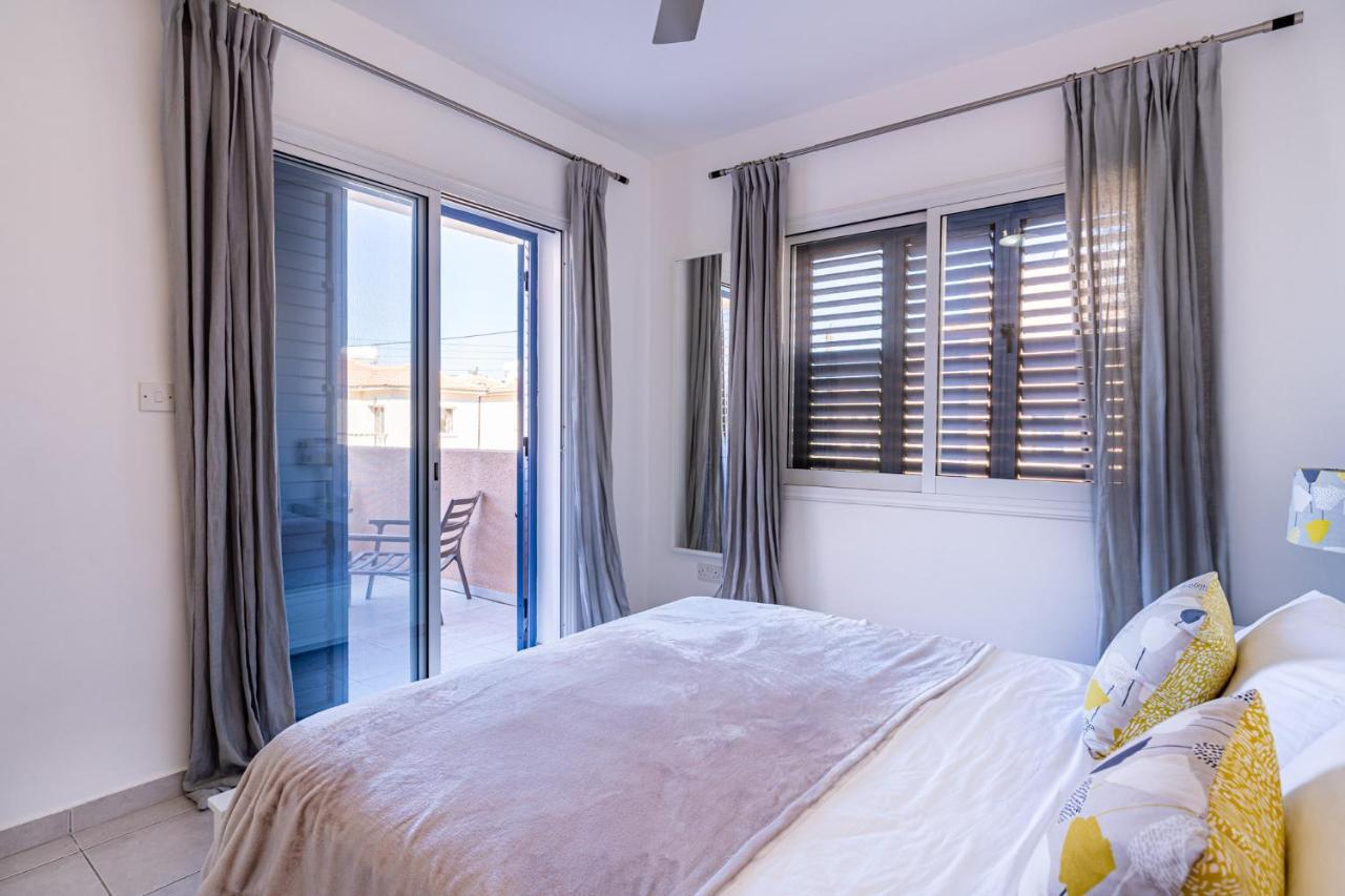 Summer Breeze Holiday Apartment With Pool Paphos Eksteriør bilde