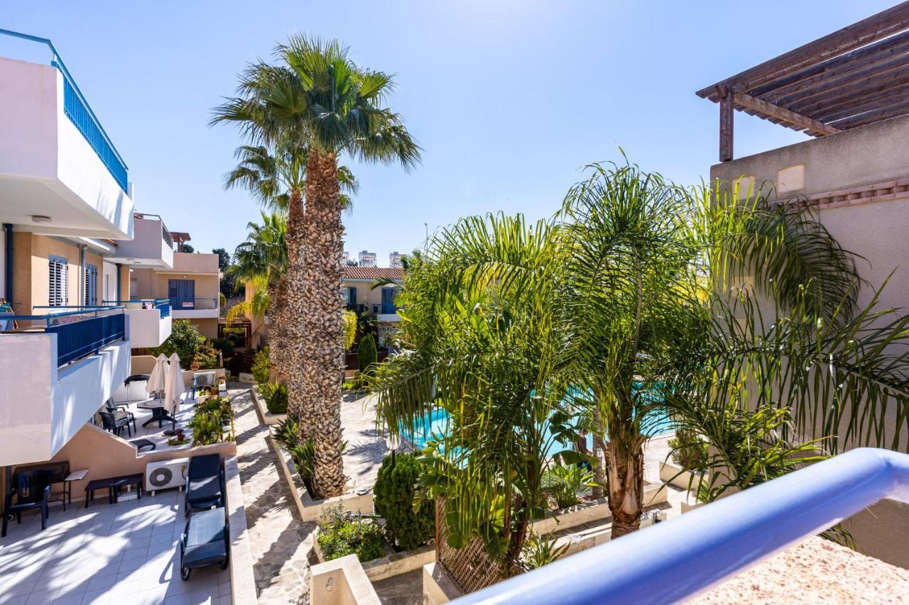 Summer Breeze Holiday Apartment With Pool Paphos Eksteriør bilde
