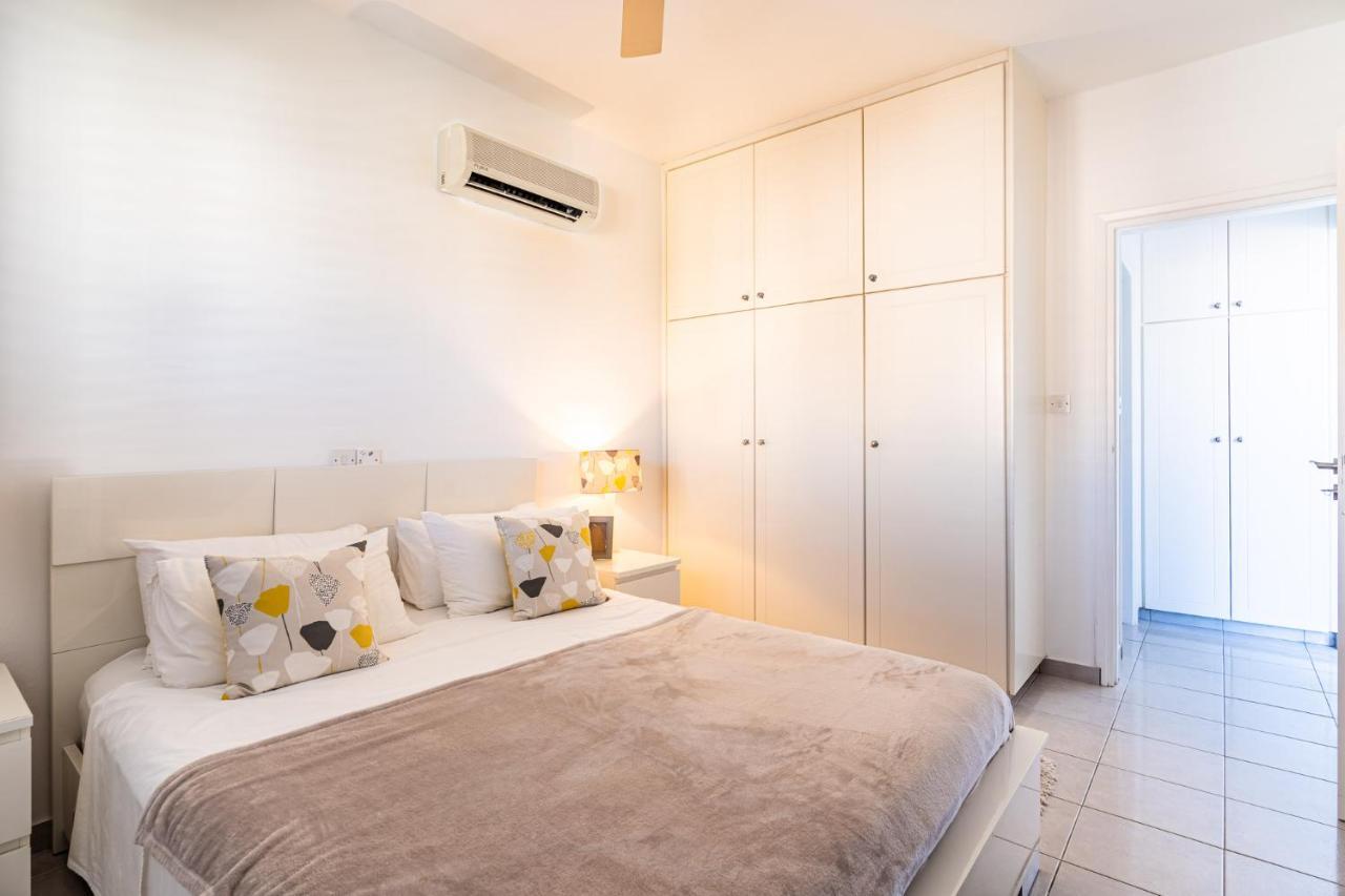 Summer Breeze Holiday Apartment With Pool Paphos Eksteriør bilde